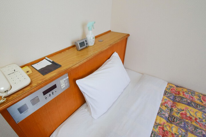 Room 27 of 105