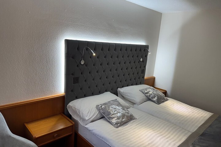 Room 15 of 32