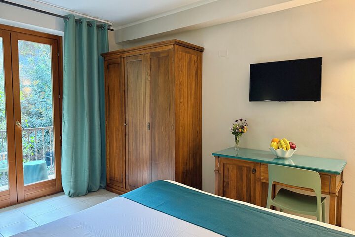 Room 33 of 184
