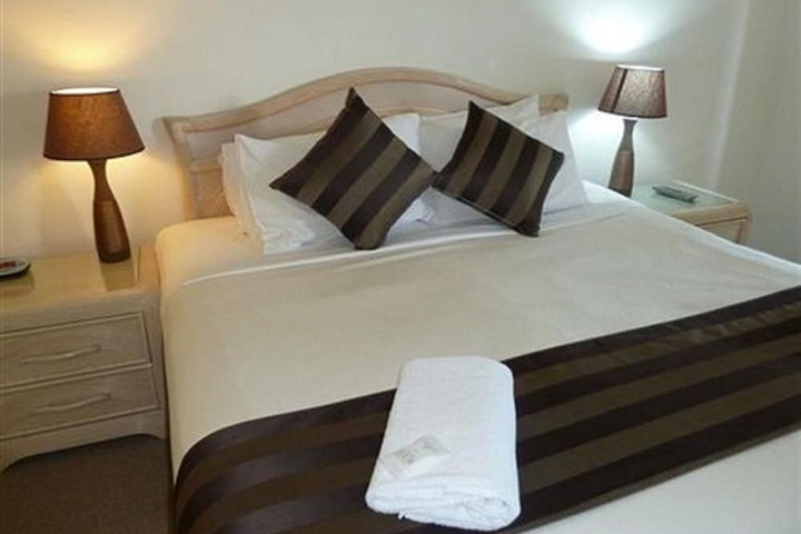 Room 13 of 200