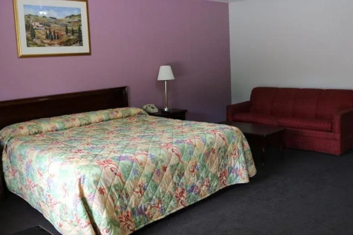 Room 3 of 8