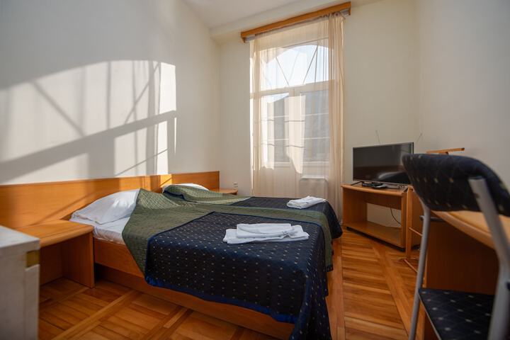 Room 6 of 38