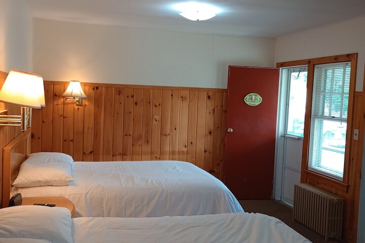 Classic Room 1 Queen Bed (8 of 27)