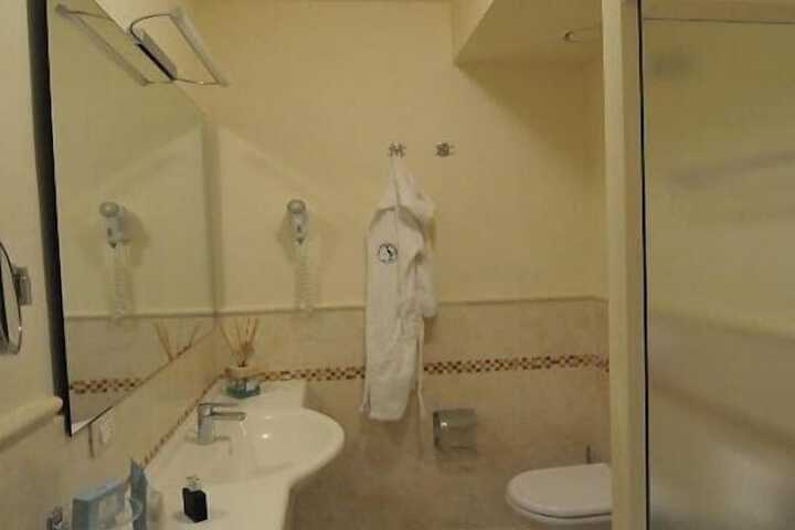 Room 34 of 111