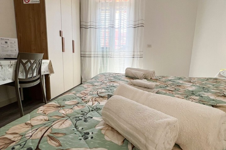 Room 3 of 43