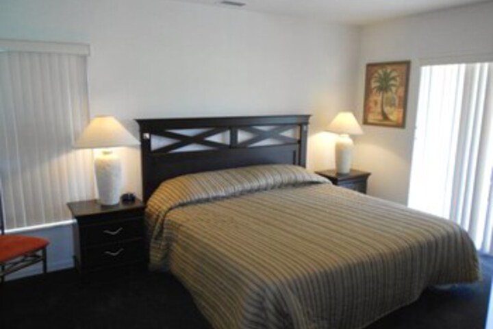 Room 6 of 9