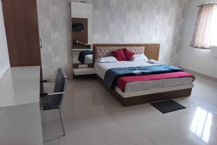 Room 12 of 32