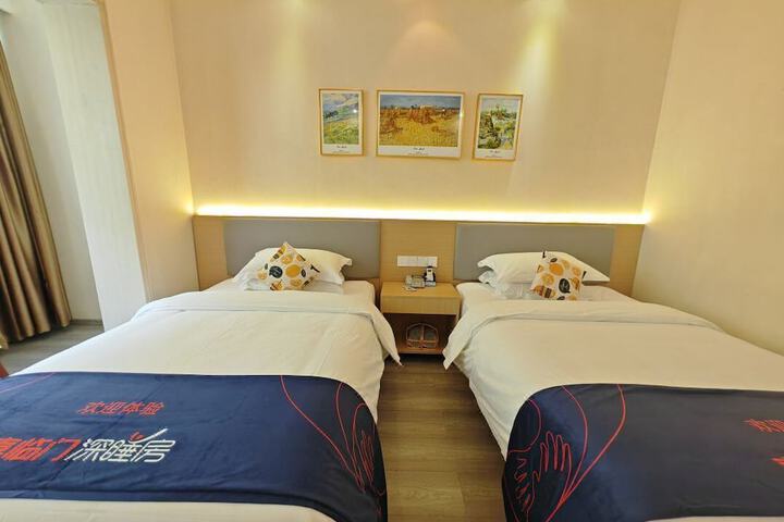 Room 10 of 19