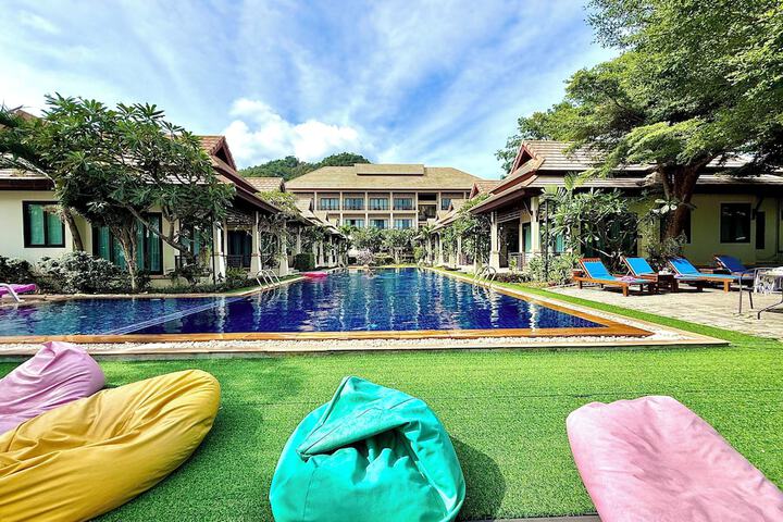 Pool 40 of 79
