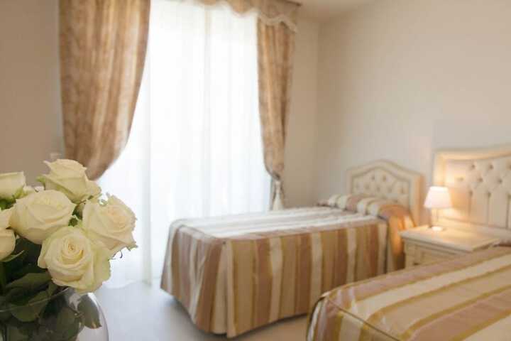Room 4 of 119