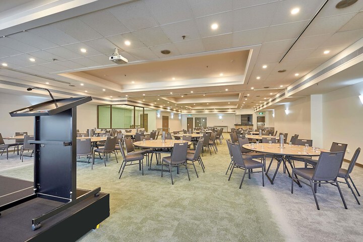 Business Center 144 of 151