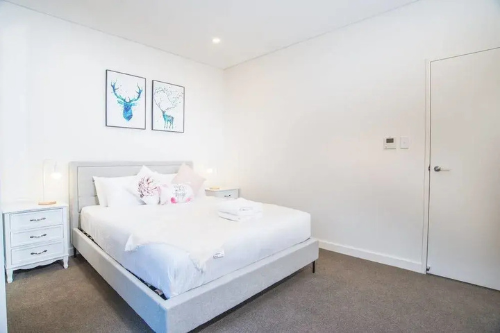 Room 4 of 18