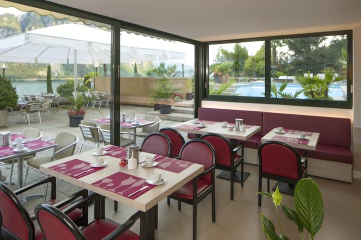 Dining 60 of 78