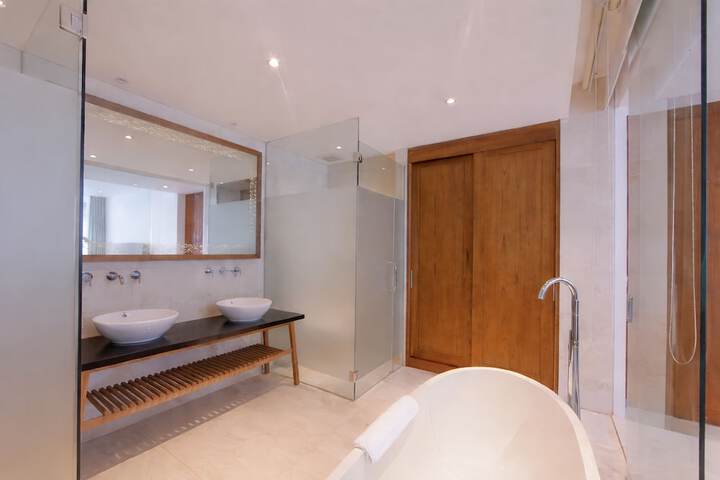 Room 42 of 96