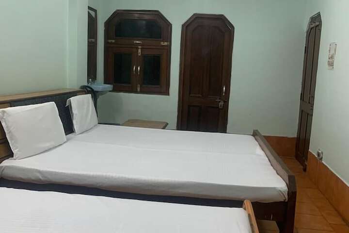 Room 32 of 60