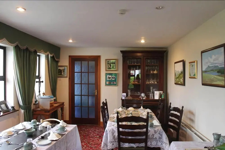 Dining 13 of 15