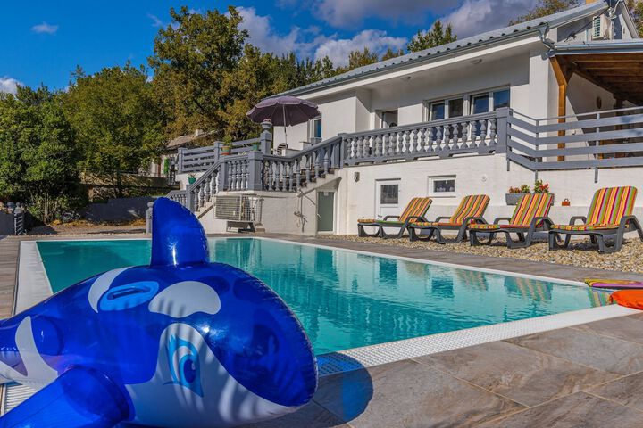 Pool 43 of 59
