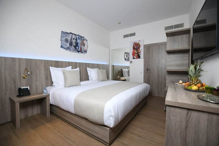 Room 10 of 105