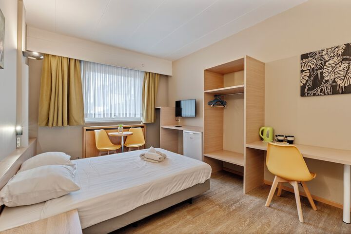 Room 7 of 60