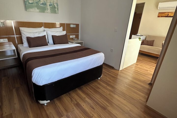 Room 4 of 44
