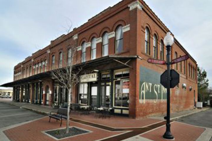 Exterior of Ant Street Inn