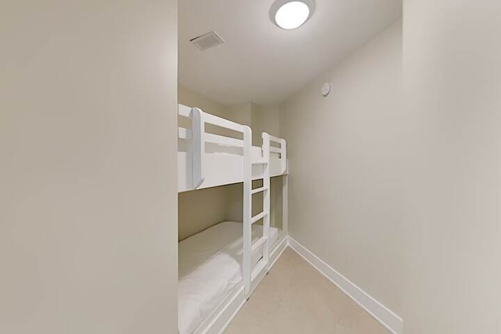 Room 11 of 68