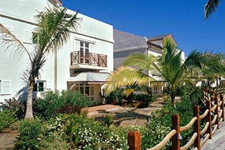 Hotel Exterior 9 of 40