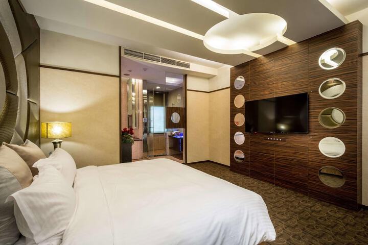 Room 7 of 24