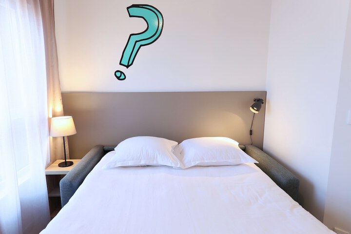 Room 6 of 27