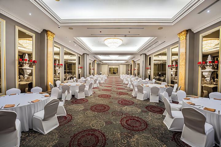 Ballroom/Hall 92 of 104