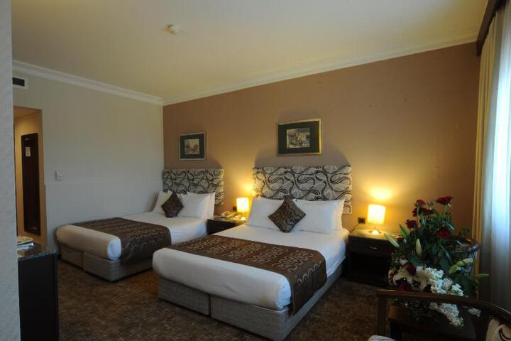 Room 4 of 6