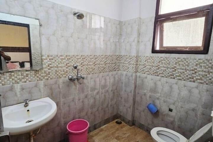 Room 6 of 11