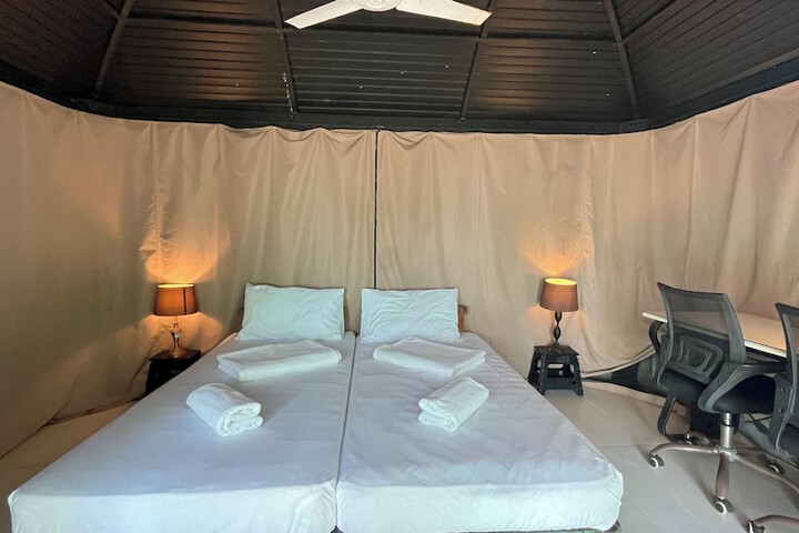 Room 2 of 44