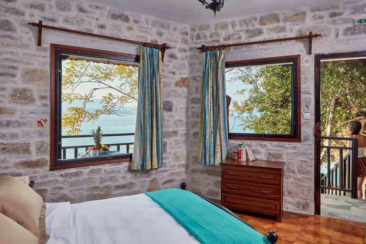 Room 4 of 116