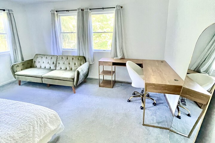 Room 4 of 36