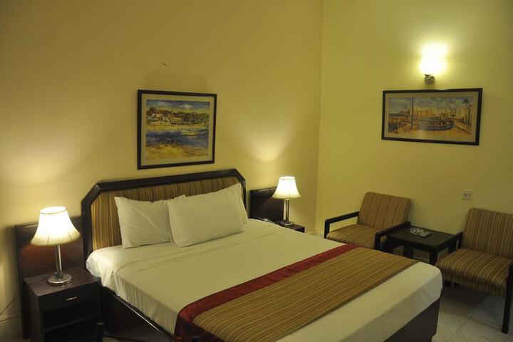 Room 11 of 22
