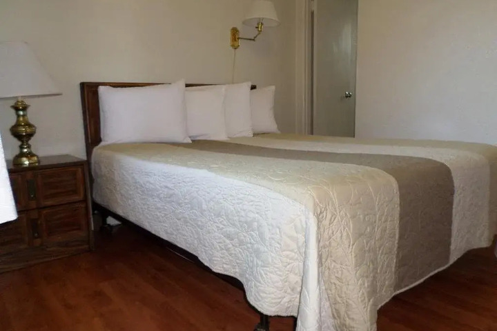 FIR GROVE MOTEL