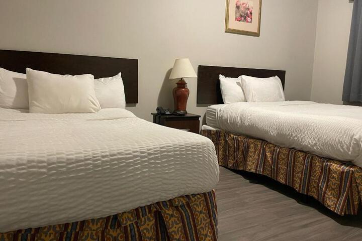 1 Queen Bed (10 of 33)
