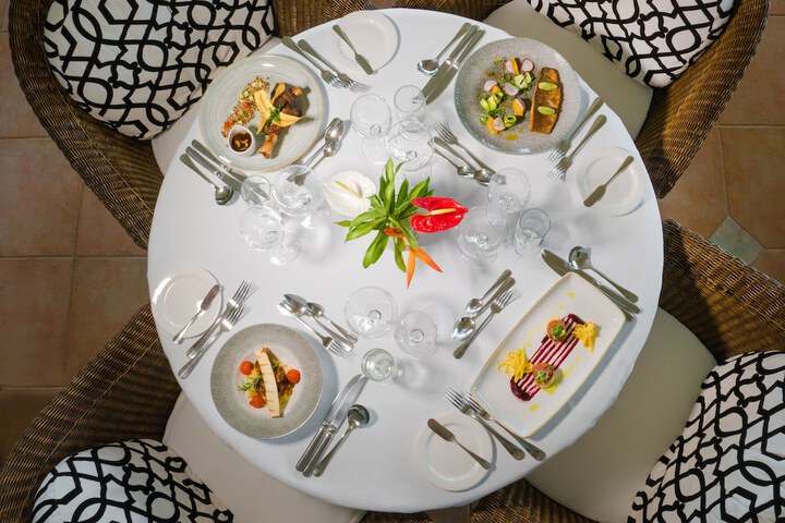 Dining 52 of 86