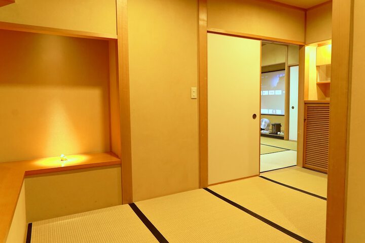 Room 8 of 22