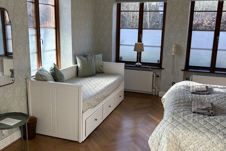 Room 17 of 34
