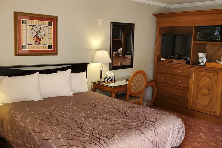 Room 16 of 34