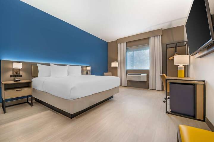 Room 4 of 61