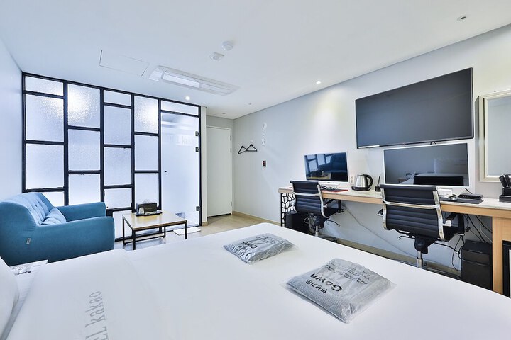 Room 5 of 34