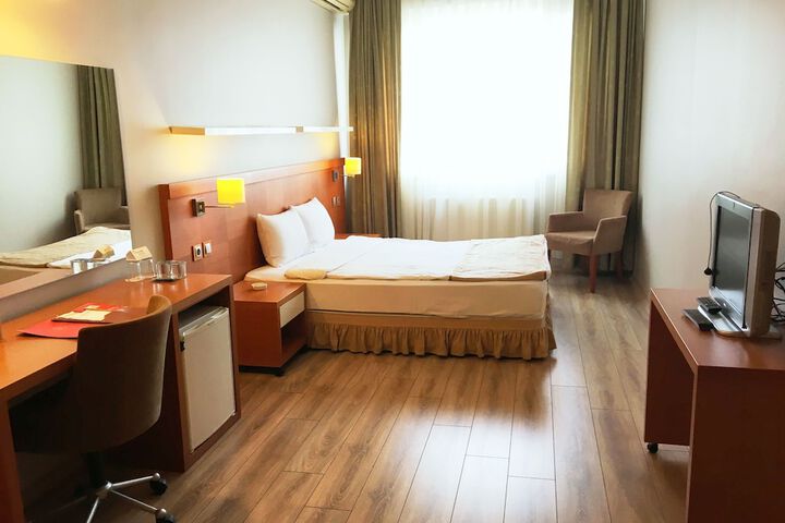 Room 7 of 32