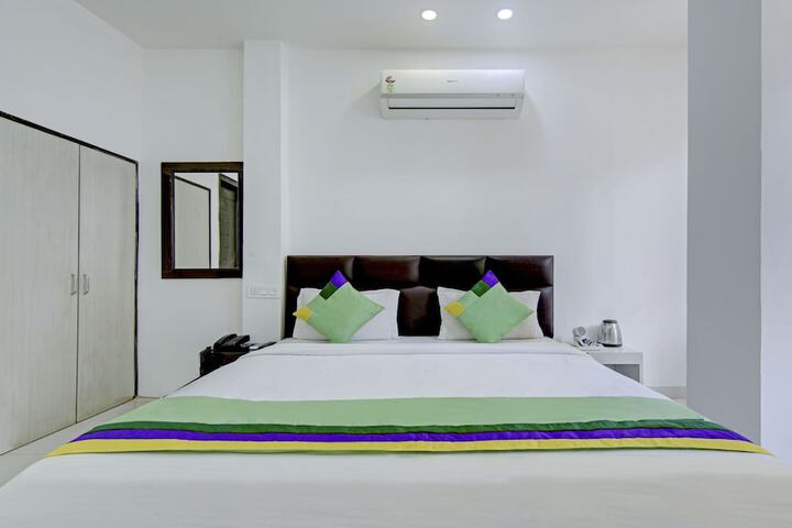 Room 21 of 37
