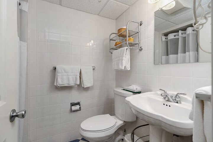 Room 143 of 167