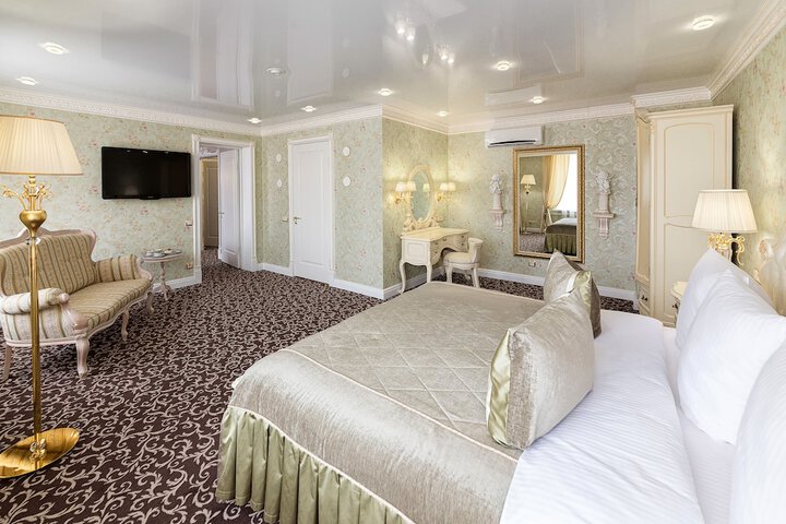 Room 8 of 45
