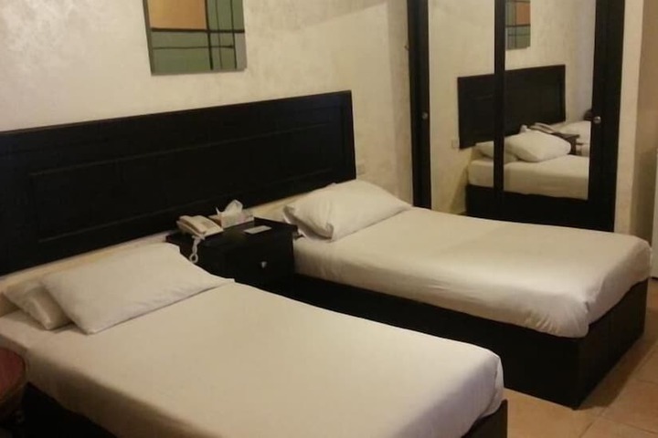 Room 4 of 10