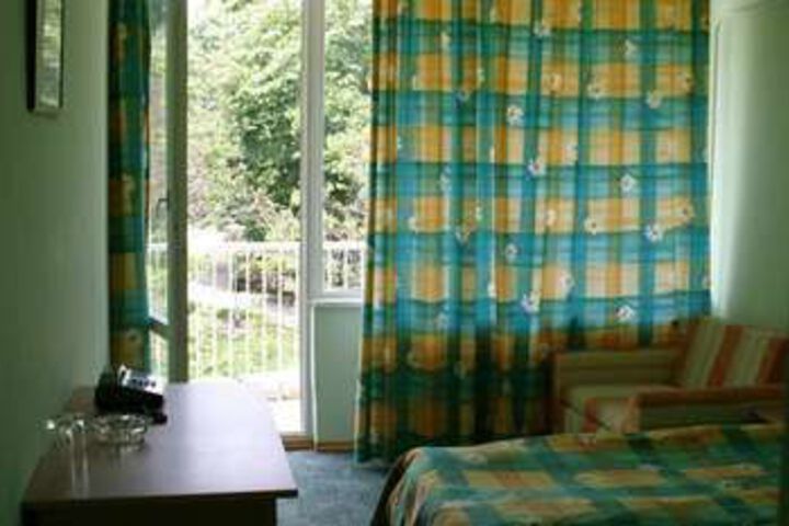 Room 2 of 2